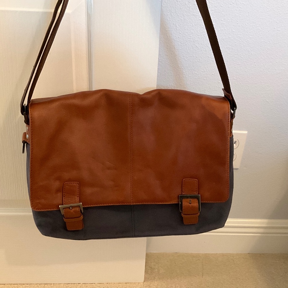 Jos A Bank steer messenger bag profile laptop